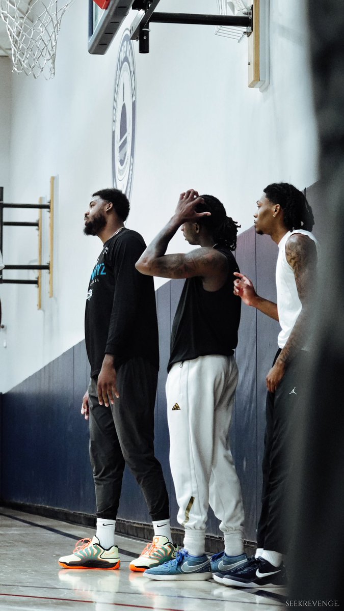 seekrevenge's tweet photo. @showtimekellyy working out with @gussarmstead and some high level/pro players in Sacramento big summer coming up for DVK his game is progressing! https://t.co/F11pcNr2sO