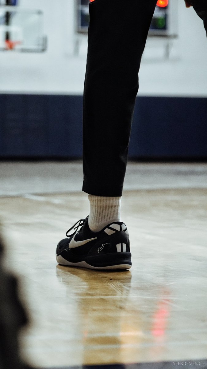 seekrevenge's tweet photo. @showtimekellyy working out with @gussarmstead and some high level/pro players in Sacramento big summer coming up for DVK his game is progressing! https://t.co/F11pcNr2sO