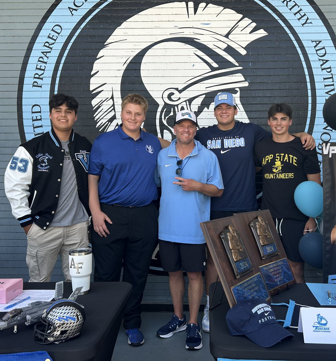 Villa Park 🏈 Signing Day!
O. Aguilar- Willamette 
H. Wonderlick- Air Force
EJ Sickles- USD
J. Poff- Appalachian State