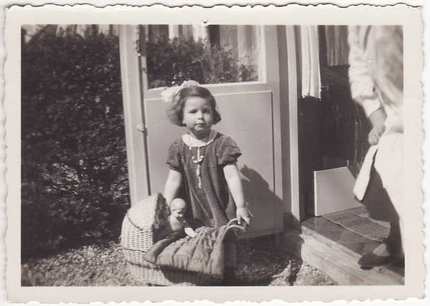 20 May 1935 | Dutch Jewish girl, Bertha Elburg, was born in Lochem.

She was deported to #Auschwitz from #Theresienstadt in October 1943. She was murdered in a gas chamber after arrival selection.