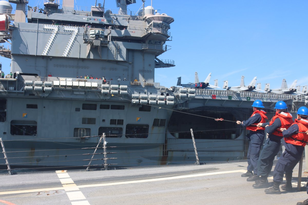 U.S. Navy (@usnavy) on Twitter photo #USNavyPhotosoftheDay
1️⃣ U.S. Sailors lower the jack staff aboard USS Gettysburg (CG 64) in the <a href="/CENTCOM/">U.S. Central Command</a> area of responsibility.
2️⃣ Hull Maintenance Technician 2nd Class Conner Obryant welds equipment aboard USS George H.W. Bush (CVN 77).
3️⃣ A U.S. Navy Aviation Boatswain's Mate #USNavyPhotosoftheDay
1️⃣ U.S. Sailors lower the jack staff aboard USS Gettysburg (CG 64) in the <a href="/CENTCOM/">U.S. Central Command</a> area of responsibility.
2️⃣ Hull Maintenance Technician 2nd Class Conner Obryant welds equipment aboard USS George H.W. Bush (CVN 77).
3️⃣ A U.S. Navy Aviation Boatswain's Mate
