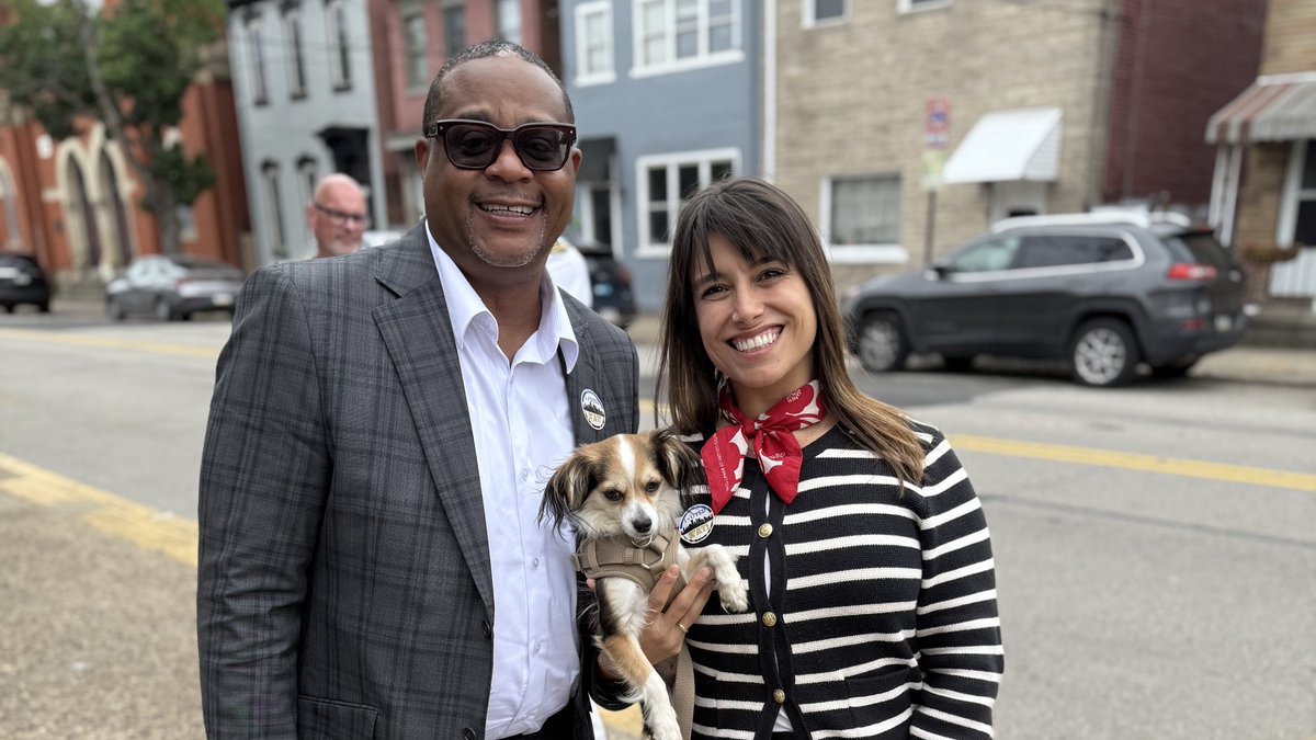 gainey_ed's tweet photo. Stopped on the South Side to see ACE @Innamo and talk to voters about how we’ve delivered 1600+ affordable housing units and reduced gun violence by 45% in my first term.

But our work isn’t done — make a plan to vote by 8 pm then reach out to 5 friends and ensure they vote too! https://t.co/0LS7fRsAHB