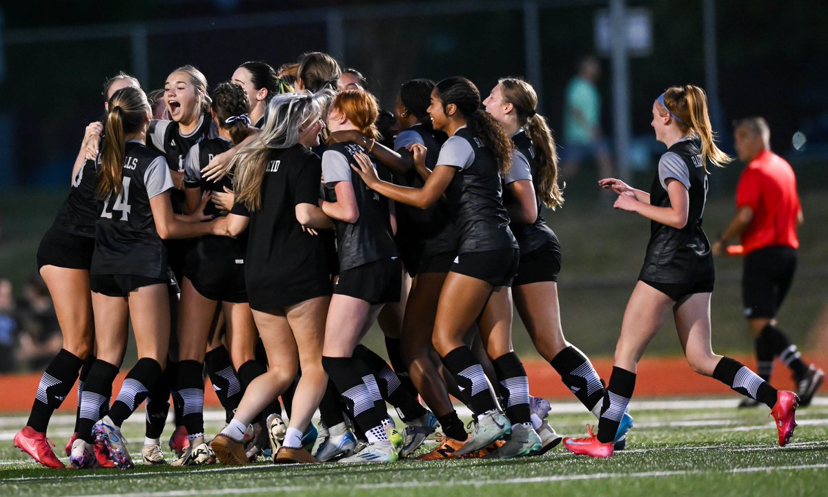 C. Jemal Horton (@cjemalhorton) on Twitter photo HIGH SCHOOL GIRLS SOCCER: Bulls edge Mustangs to reach fourth round of state playoffs
<a href="/hrhsbulls/">Hickory Ridge Ragin’ Bulls 🤘🏻</a> <a href="/HRHSWsoc/">HRHS Women’s Soccer</a>
independenttribune.com/sports/article… via <a href="/indytribune/">Independent Tribune</a> HIGH SCHOOL GIRLS SOCCER: Bulls edge Mustangs to reach fourth round of state playoffs
<a href="/hrhsbulls/">Hickory Ridge Ragin’ Bulls 🤘🏻</a> <a href="/HRHSWsoc/">HRHS Women’s Soccer</a>
independenttribune.com/sports/article… via <a href="/indytribune/">Independent Tribune</a>