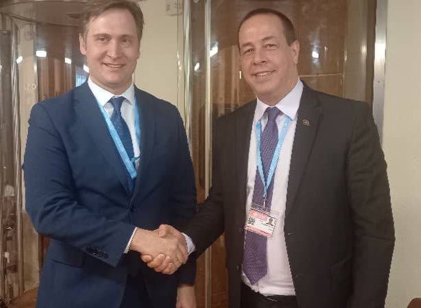 🇨🇺 En diálogo este martes con el viceministro de #Salud de Rusia, Dr. Oleg Salagay, evaluamos potencialidades que existen en el ámbito sanitario para consolidar la cooperación conjunta que hemos ido desarrollando.
Ratificamos los lazos de hermandad que unen a nuestras naciones.