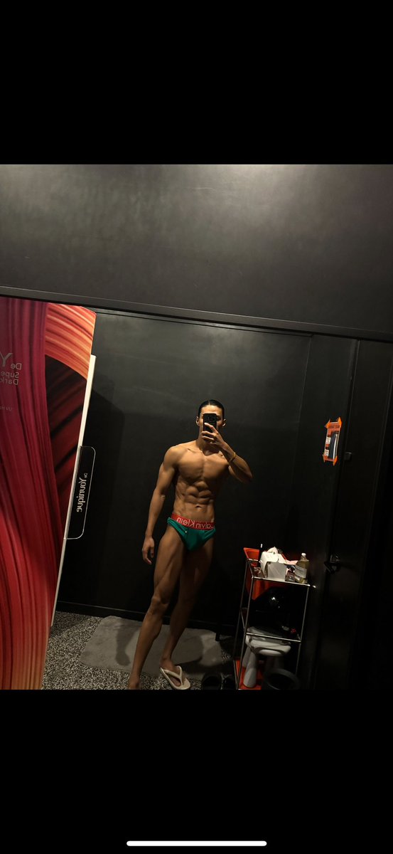 ahreose00's tweet photo. 디엠 환영💪🏿 https://t.co/GYT3PxpoAL