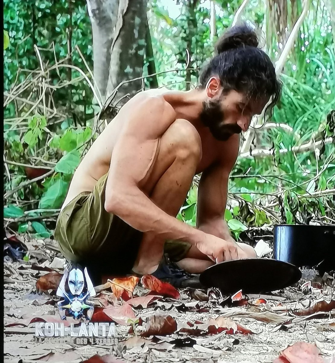 Sarah_aline78's tweet photo. Le maître du jeu et le gagnant 
A vous les haters #KohLanta https://t.co/10NZulRZFT