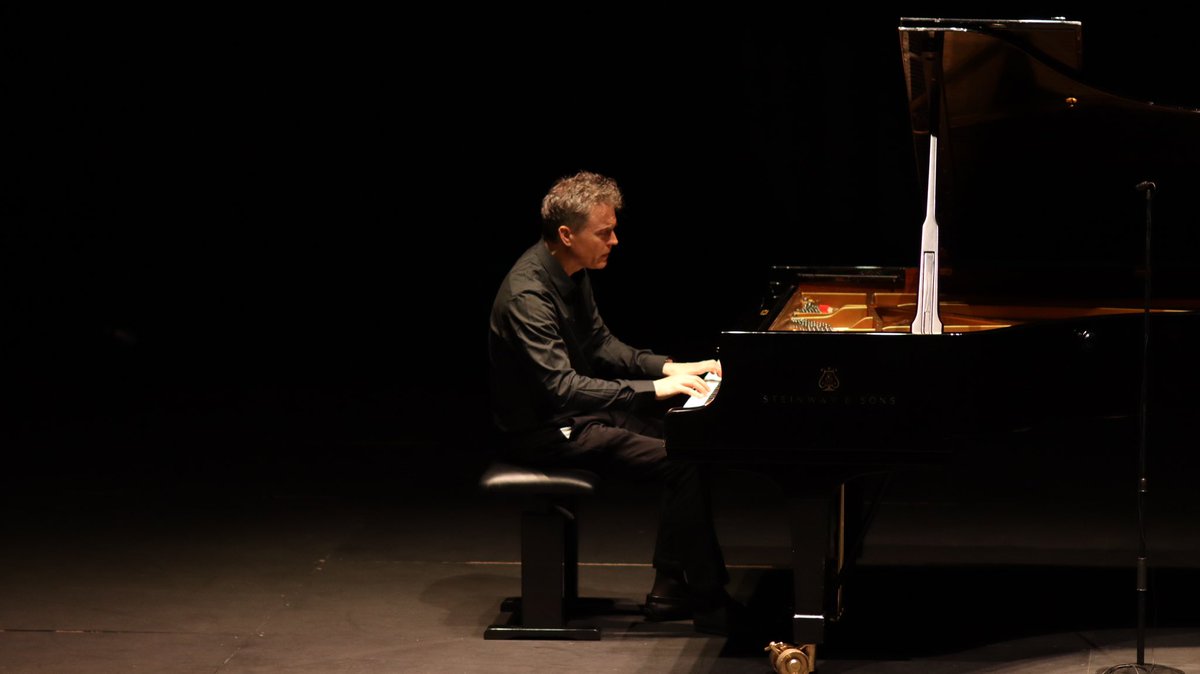 Ian Skelly (@ianskellyradio3) on Twitter photo Well, I rather thought so. He is a genius . If you missed this deeply emotional concert <a href="/BBCRadio3/">BBC Radio 3</a> catch up on <a href="/BBCSounds/">BBC Sounds</a>. Well worth it as Jason attests. Well, I rather thought so. He is a genius . If you missed this deeply emotional concert <a href="/BBCRadio3/">BBC Radio 3</a> catch up on <a href="/BBCSounds/">BBC Sounds</a>. Well worth it as Jason attests.
