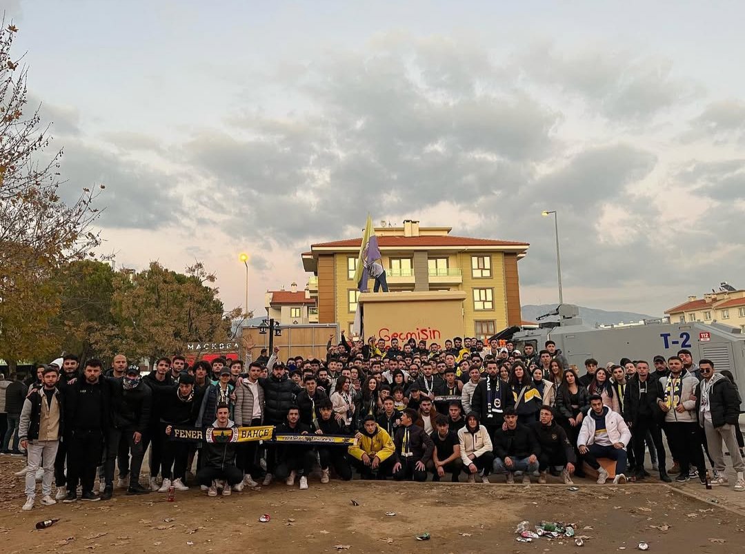 MuglaUNIGFB's tweet photo. Fenerbahçe'mizin peşinde 24 yıldır süren mücadele, bitmeyecek bir asır geçse de...

#UNIGFB24yaşında https://t.co/FS1PpdXoVc