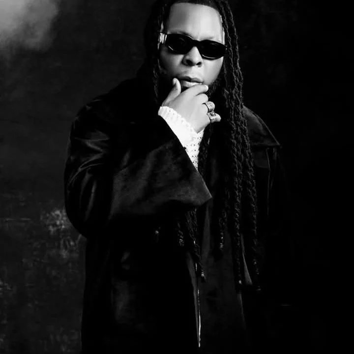 _iamjayranks's tweet photo. Happy birthday to the legendary @iamedem  I'm still hyped about our collab on 'Muntashi'. Your versatility and creativity inspire me, and I'm grateful for the opportunity to learn from you. Wishing you a birthday that's as lit as your performances! 🎉🎂 Long live the legend! https://t.co/KsTi21ZX3T