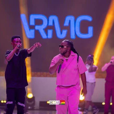 _iamjayranks's tweet photo. Happy birthday to the legendary @iamedem  I'm still hyped about our collab on 'Muntashi'. Your versatility and creativity inspire me, and I'm grateful for the opportunity to learn from you. Wishing you a birthday that's as lit as your performances! 🎉🎂 Long live the legend! https://t.co/KsTi21ZX3T
