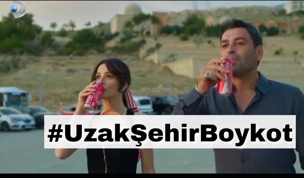 Çocukların bombalar altında parçalanmasını,açlıktan öldürülmesini,kadınların,yaşlıların katledilmesini umursamadan bu iğrençliği yapan “ŞAHSİYET” lere de prim verirsek yuh olsun bizlere #UzakŞehirBoykot
#cocacolaboykot