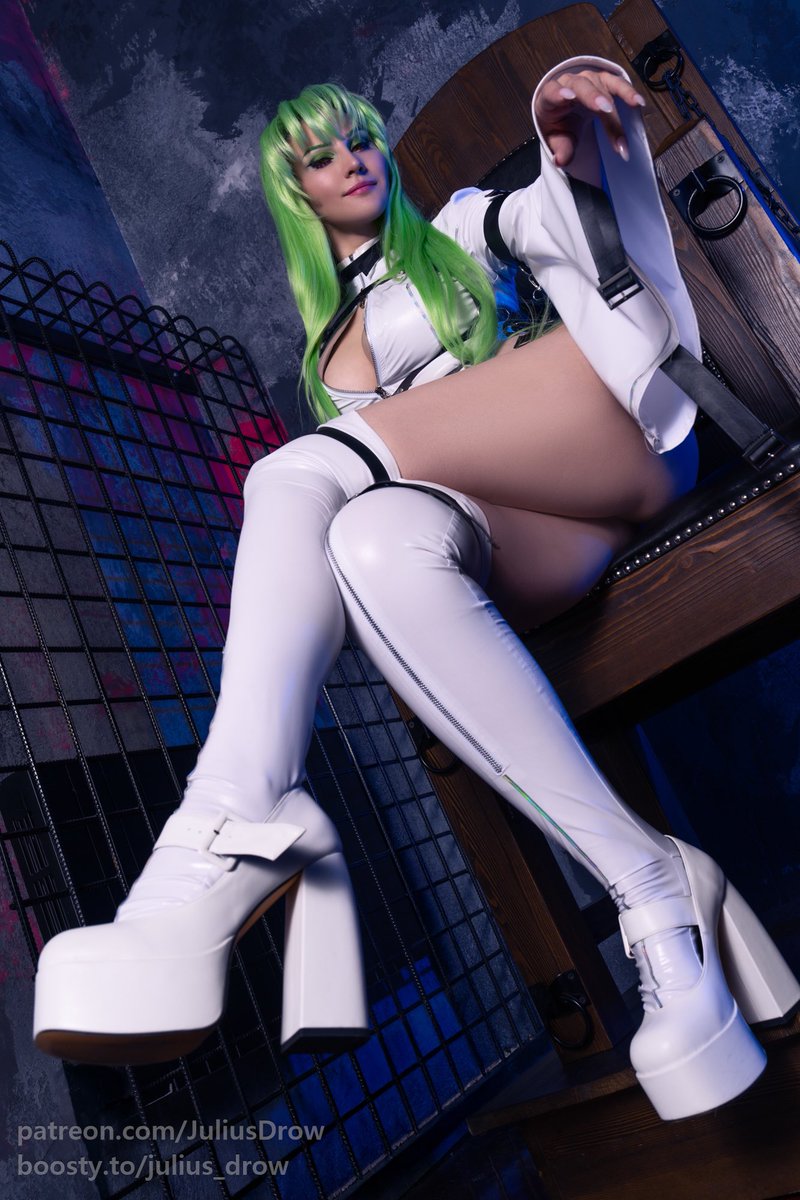 JuliusDrow's tweet photo. My new cosplay: CC from Code Geass 🌿 https://t.co/M0h1x0lRoG