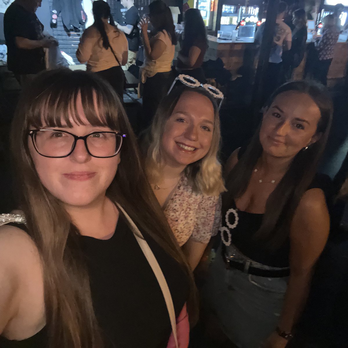 vampsdevon's tweet photo. Good times, good company🫶

(and blurry photos)

@georgiarosehx @moonlightmarin https://t.co/SQtrYZQntq
