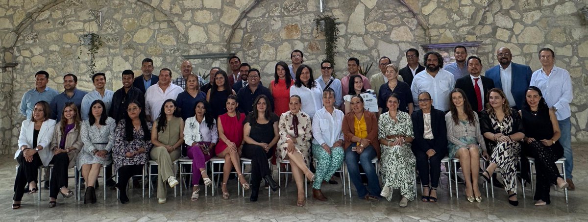 TeresitaSosaB's tweet photo. Agradezco a @NetworkingLomas por haberme invitado a su desayuno de trabajo para exponerles mis propuestas. Reconozco que el sector empresarial es el motor de crecimiento y empleo en este País.

#votateresitasosa13 #JuezDeDistrito #teresitasosa13 https://t.co/6CSYbcXDQj