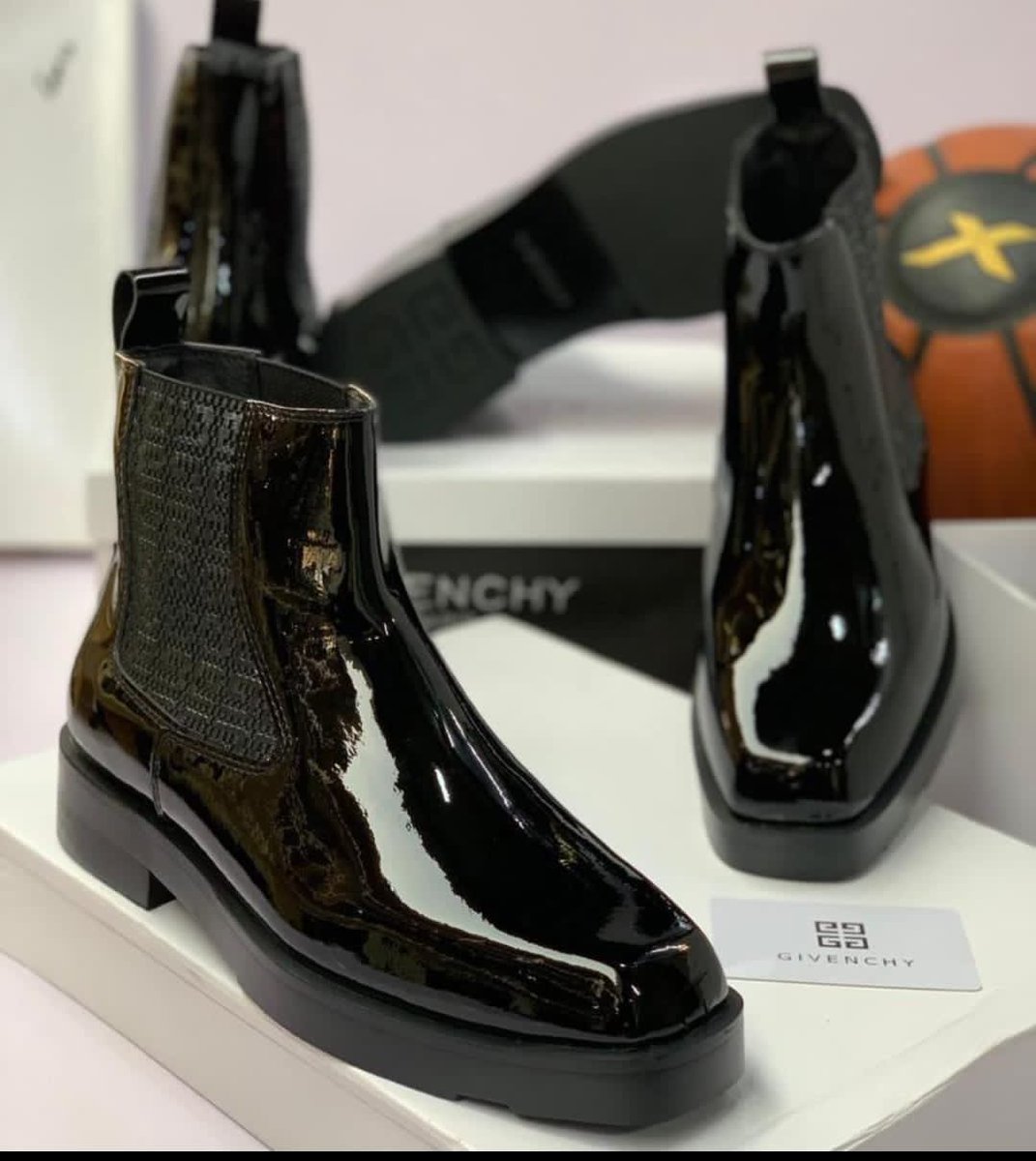 A premium soft life...buy this shoe and thank me later 

#EndPoliceBrutality #ak47 #EnoughIsEnough #PeterObi #waec