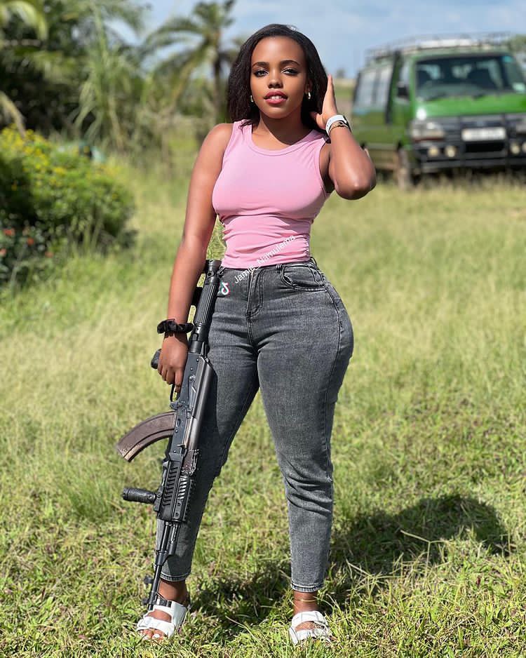 QNandi1's tweet photo. Be honest... Men only, can you date a woman who is a soldier?!! 😃 https://t.co/3LkmNUmiZw