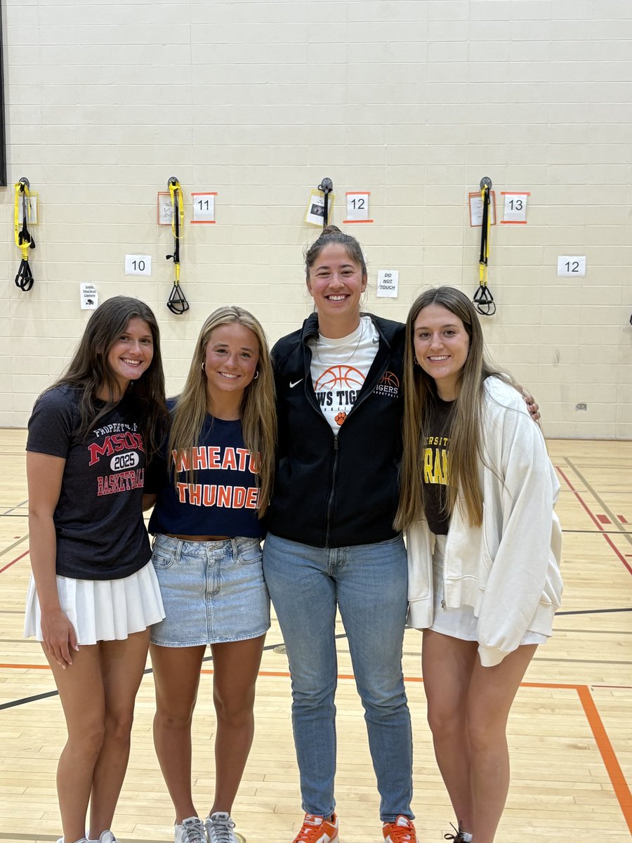 Congratulations and good luck to our 8 seniors graduating this year. Thank you for all you’ve given to the program over the last few years.
Excited to continue to watch Emily, Shea, and Brooke continue their athletic careers at the next level! #tww