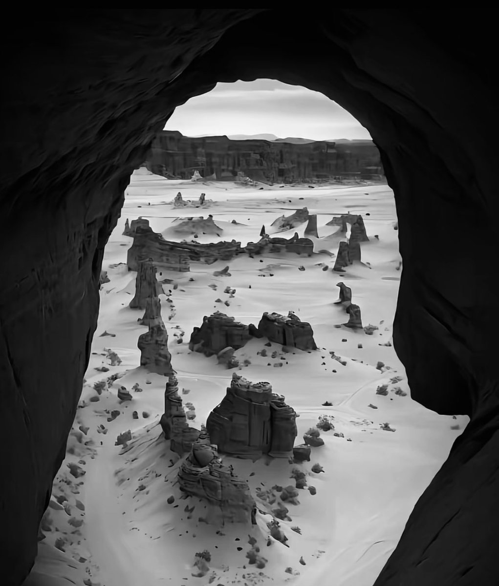 من كثر مالله زرع له فالدّنيا قبول
حتى تضاريس الكون تحاول تشبهَه