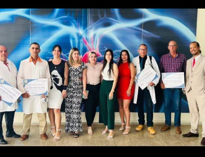 #OrgulloAvileño...La especialidad de Angiología y Cirugía Vascular obtiene EXCELENCIA en la acreditación docente desarrollada por la Junta de Acreditación Nacional . 
Constancia de entrega, profesionalidad, crecimiento ante las dificultades.
#CubaPorLaSalud #CiegoEn26
