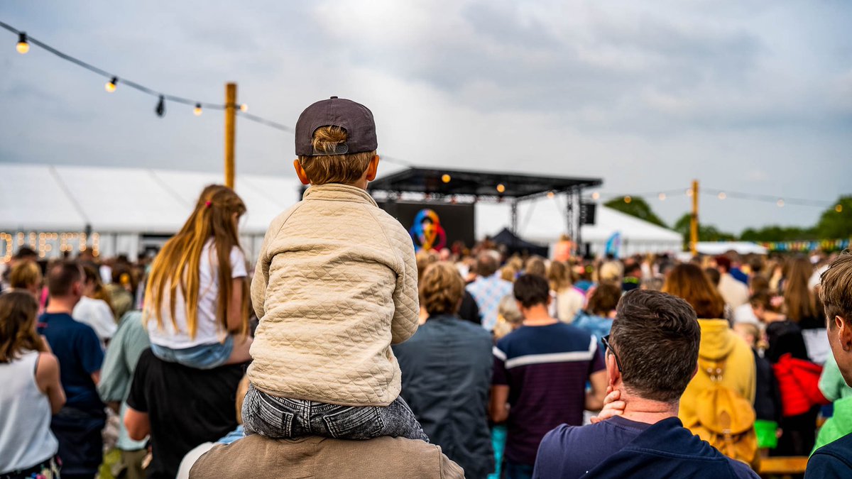 StrandheemF's tweet photo. Voorpret! 🎉

Even in de stemming komen met mooie foto’s van vorig jaar!
Zie jij jezelf er tussen staan?! 🤪😅

Alle fotoalbums vind je op https://t.co/15VD5KsxVY 

Nog 9 dagen! 😍

#strandheemfestival #shf2025 https://t.co/7bjs1MF8N1