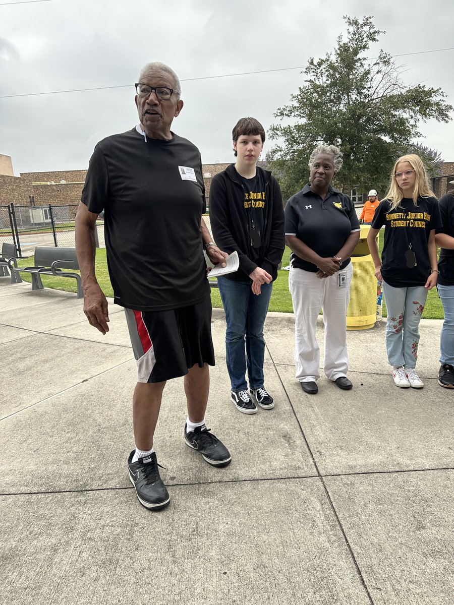 DPISD_BJH's tweet photo. BJH Student Council organized and participated in fundraising events in hopes of purchasing and planting a memorial tree to honor the late Coach Terrence Ballard. Today, the Student Council was able to honor the memory of Coach Ballard with the planting of a magnolia tree. https://t.co/7RC2jy9D6S