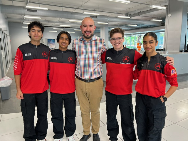 uchicagolab's tweet photo. 🏁🇺🇲 Congratulations to U-High’s STEM Racing Club, @AerosRacing, who has won the 2025 National Championship and will represent Team USA at the World Finals in Singapore this fall!
#UCLSkids #Labbies #F1inSchools #STEMracing #FutureEngineers #TeamUSA https://t.co/yZboIGnrr1