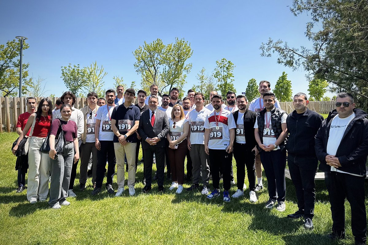 Ankara Büyükşehir Belediyesi tarafından ATA Çiftliği’nde düzenlenen 19 Mayıs Ankara Yarı Maratonu ve Halk Koşusu’nda MAYA Genç Düşünce Platformu olarak yerimizi aldık. 

Atatürk’ün izinde, gençliğimizin verdiği enerjiyle, güzel günlere olan umudumuzla koşmaya devam edeceğiz.