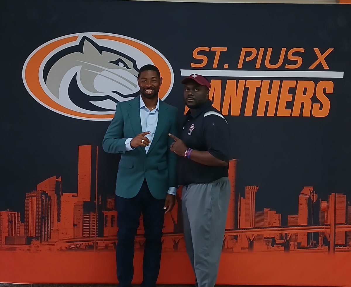 sstephens21's tweet photo. #SWACAttack #TSU Thanks @TheWGamePlan for coming by to #RECRUITPANTHERS @SPXPanthers
#BeChristLike 🙏🏾 #ATTACKtheDAY 🦈 #HandleAdversity💪🏿 #SWAG 📷#PVU 💜 @TXPSMedia @TXPrivateFBGuy https://t.co/NU5NIYJpNs