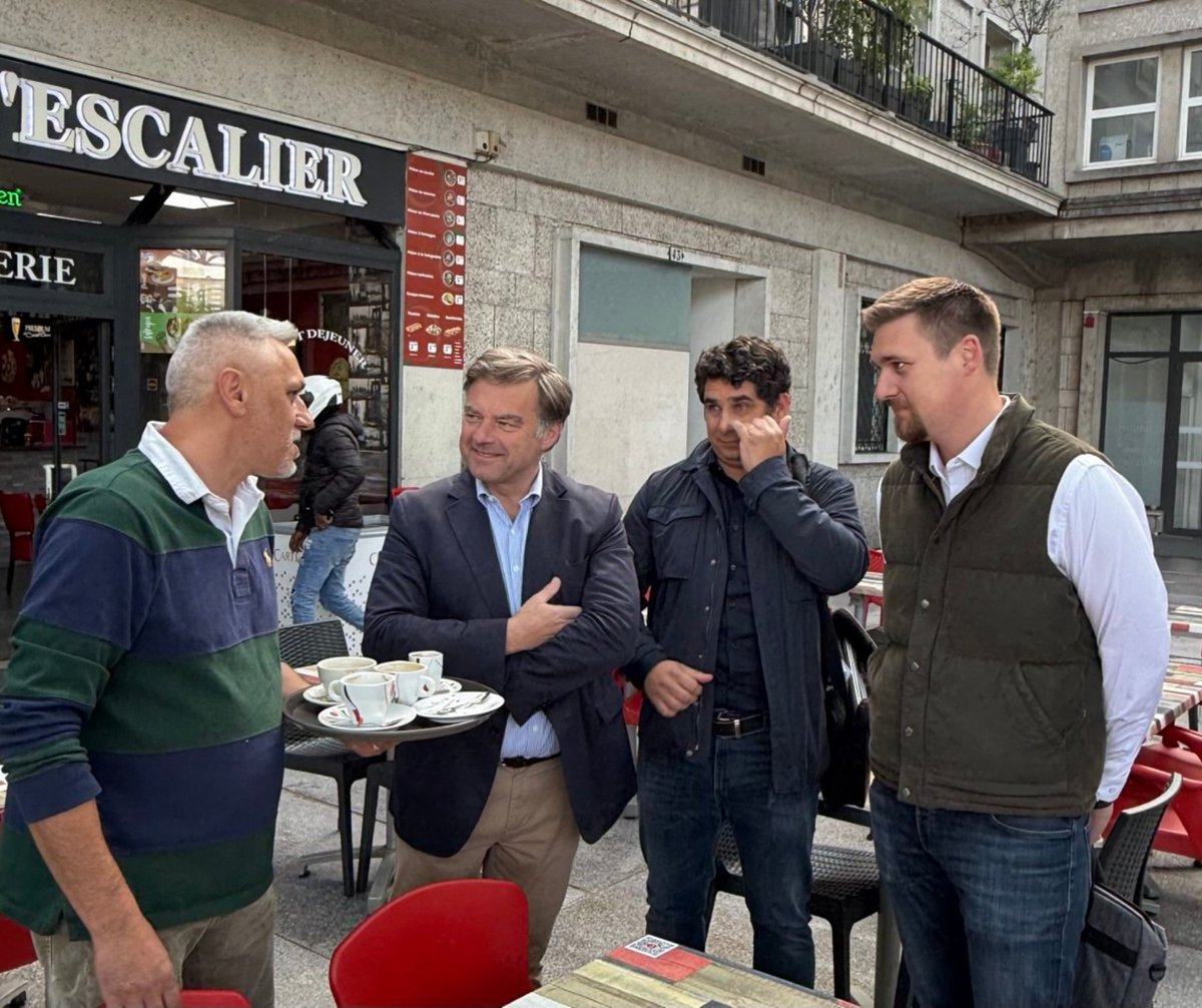✨ Propreté : une opération d’envergure pour la place de la gare ! 🚉

Ce matin, j’ai tenu à aller saluer les agents de la Ville mobilisés pour l’opération exceptionnelle de nettoyage en cours jusqu’à la fin de semaine sur la place de la gare.

🧹 Nettoyage intensif, désherbage,