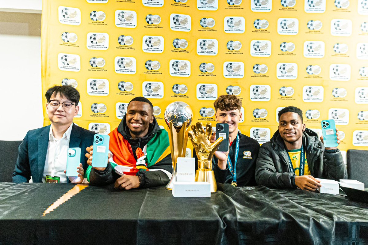 Big congratulations to the Amajita 🇿🇦 for bringing the trophy home! 🏆🔥 Your hard work and talent paid off.
Shoutout to <a href="/HonorAfrica/">HONOR South Africa</a> for gifting the champs with some fresh devices 📱🙌 #Honor400Lite