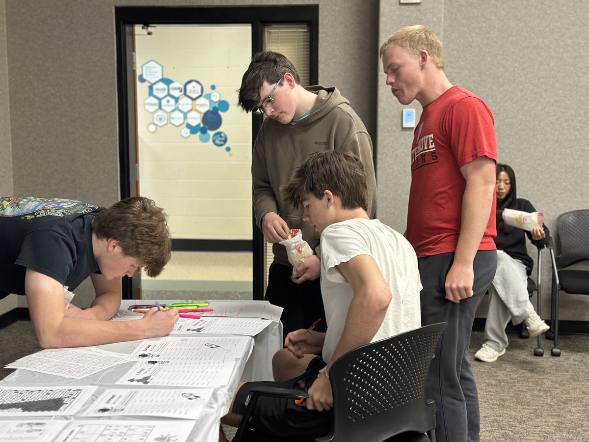 🎯📷 Vincennes University helped students de-stress before finals with a Stress Busters activity day! Games, snacks, and relaxing activities filled the LGI, giving students a much-needed break and boost. 📷📷
<a href="/VincennesU/">Vincennes University</a>
#FinalsWeek #StudentSuccess #MentalHealthMatters