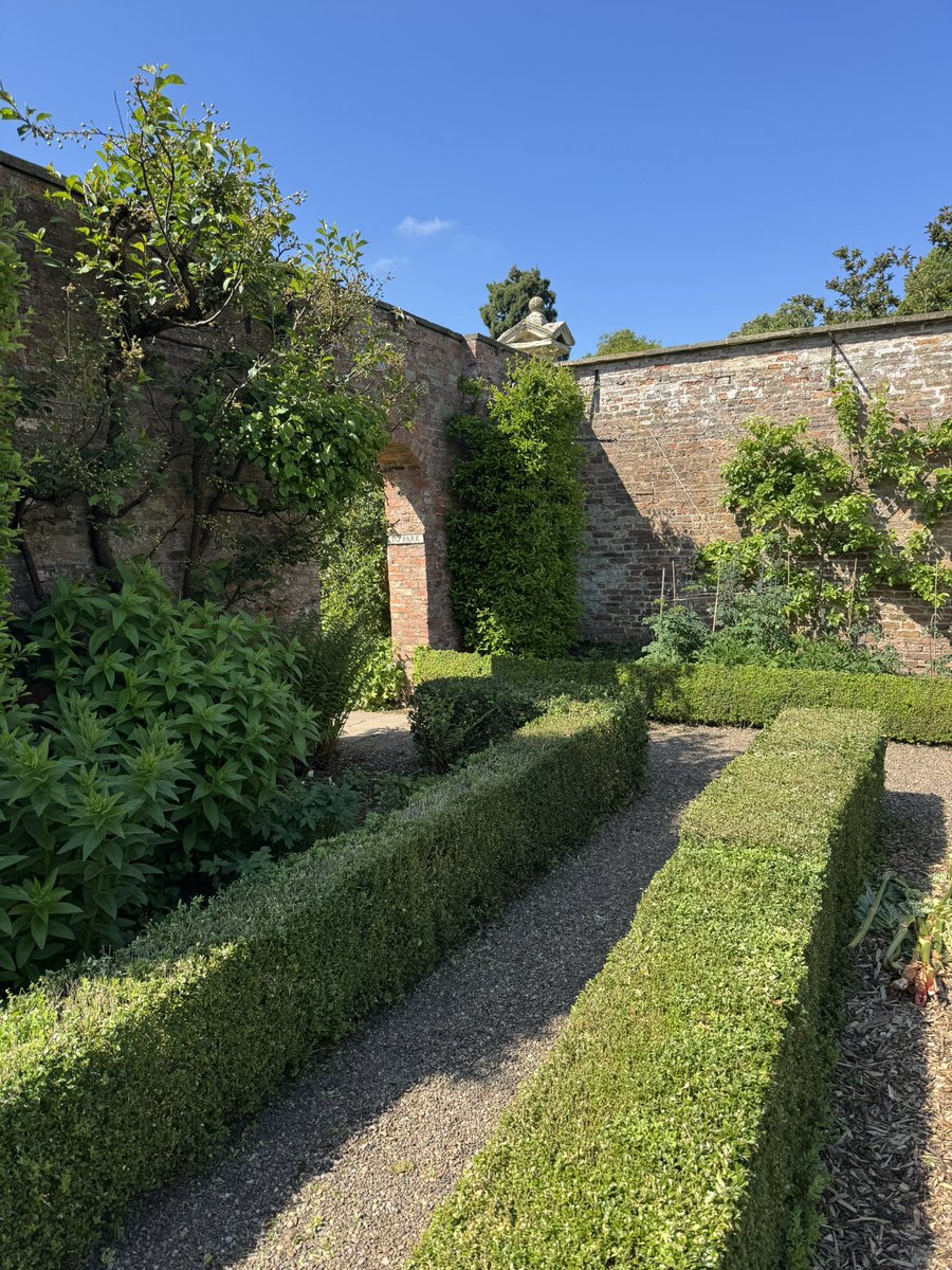 YNYChamber's tweet photo. Today, we enjoyed a #netwalking event at @MiddlethorpeHal 

A tour around the scenic gardens and House, followed by an opportunity to #network https://t.co/Bzq0Y4hcIh