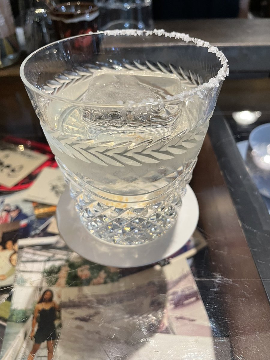 PMake8's tweet photo. お酒を飲みながら草を見れるバーで植物屋さん。厚木の秘境。
#Barsunface https://t.co/otdOHa5YPC