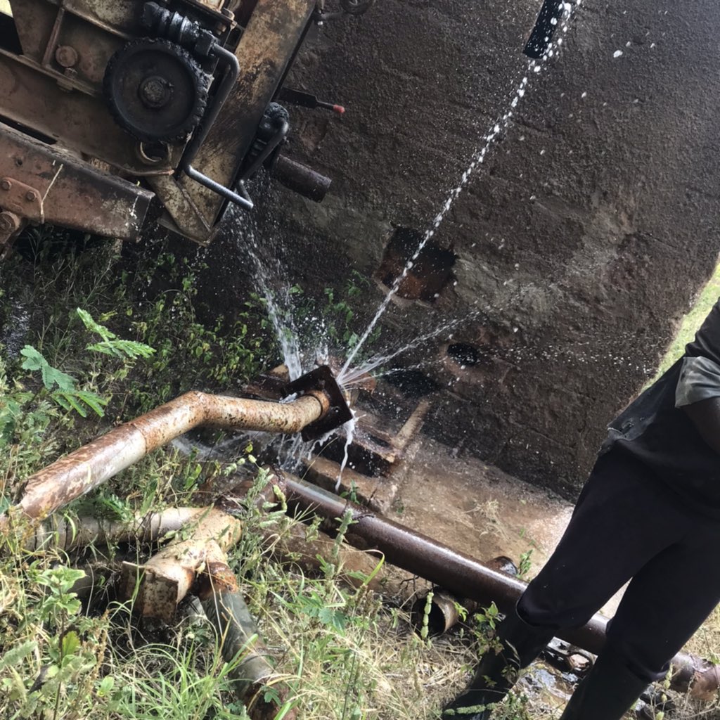 GrazerYo's tweet photo. Today on my work 
To face challenge of water💦😩
#animalhealth
#agriculture https://t.co/5IKzY0HlsG