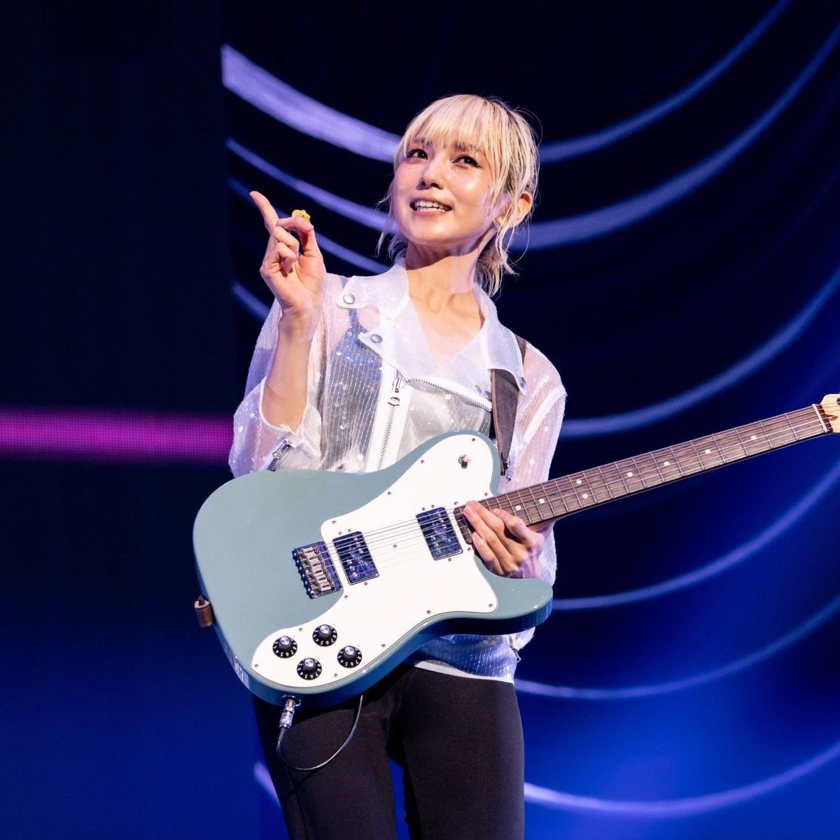MTLGLXY's tweet photo. Happy Birthday Mami🎸!!!!!
🎂 🎉🥳🍻🫶🥰
I hope you have an amazing year!!
Thank you for being such a fantastic musician!! ❤️ #MyUltimateBias @scandal_mami #SCANDAL #MamiSasazaki #Happy_Mami_Day https://t.co/8CreTPCSEt