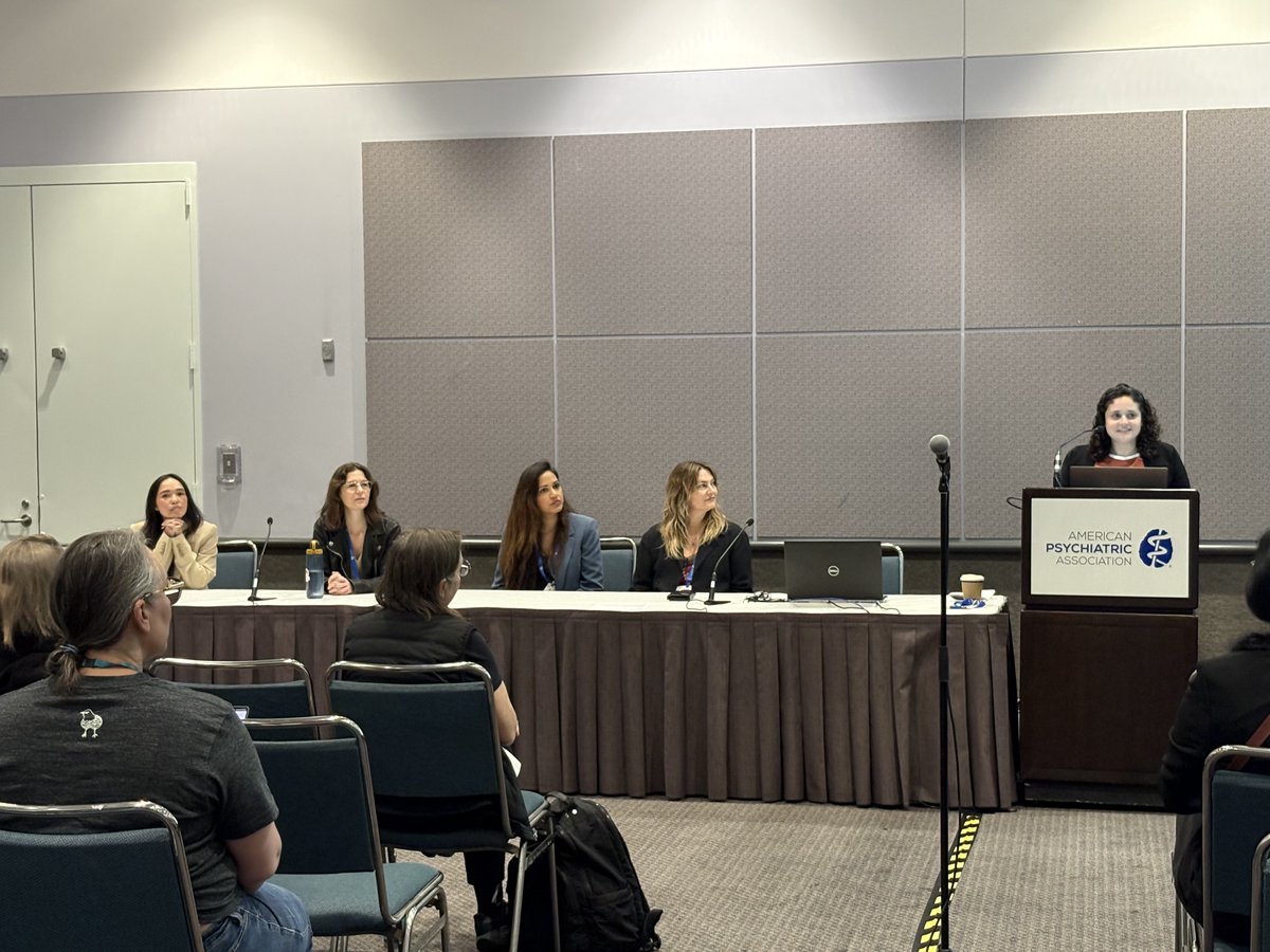 Rockstars on APA's Council on Communications <a href="/drjessigold/">Jessi Gold MD MS</a> , @doctorsuevarma , <a href="/Jdthpmrtnz/">Judith Martinez</a> , <a href="/madchenamick/">Mädchen Amick</a> and Meredith Goldberg-Morse #apaam25 session are influencing the discussion on #mentalhealth 
<a href="/drjessigold/">Jessi Gold MD MS</a>