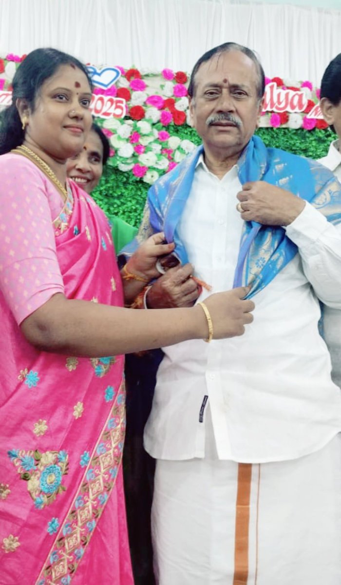 GohilaMuthuraj's tweet photo. #முருக_பக்தர்கள்_மாநாடு    முன்னேற்பாடு ஆலோசனைக் கூட்டத்தில் சிறப்பு அழைப்பாளராக @HRajaBJP  ஜி அவர்களை வரவேற்ற தருணம்.
#மதுரை_கிழக்கு_பாஜக https://t.co/3WUCd0urAZ