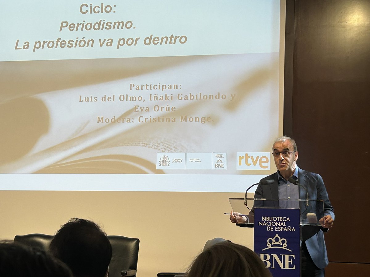 La Biblioteca Nacional de España con la colaboración de <a href="/rtve/">RTVE</a> promueven el Ciclo: “Periodismo. La profesión va por dentro”
Hoy mesa de diálogo donde participan nada menos q Iñaki Gabilondo, Luis Del Olmo y Eva Orúe. Modera Cristina Monge y todo ello comisariado por <a href="/MjosePintor/">Mjpintor</a>