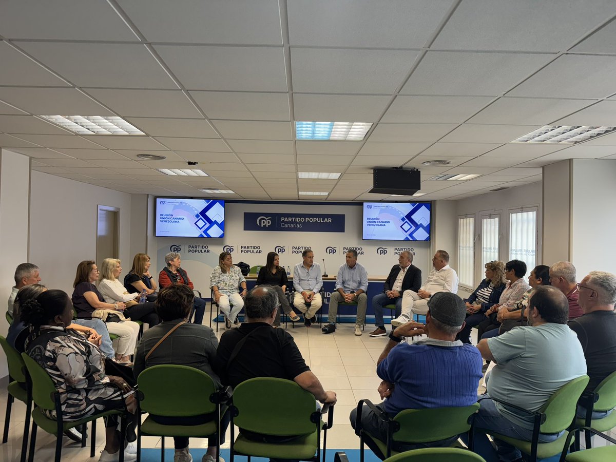 PPLPGC's tweet photo. 🤝🇻🇪 Reunión con la Asociación Unión Canario-Venezolana.

Una comunidad con un fuerte arraigo en Canarias, especialmente en #LPGC.

🔵 El Partido Popular defiende la libertad. https://t.co/Qe45yIzrUe