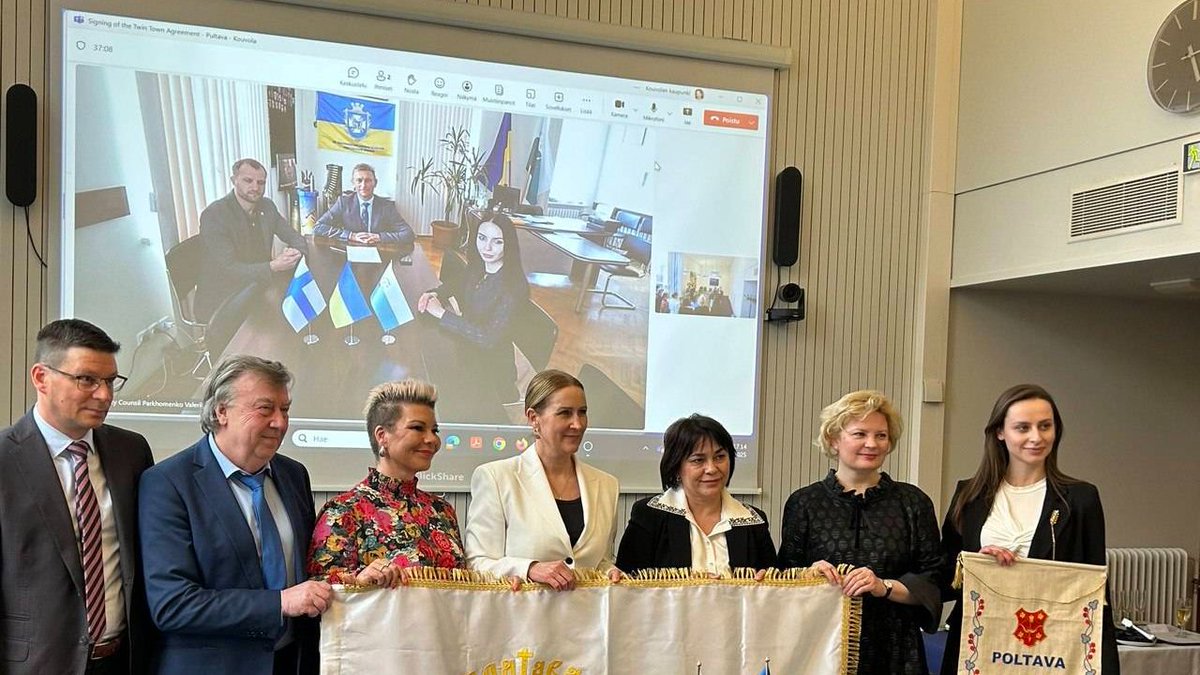 UKR Embassy in FIN (@ua_emb_fi) on Twitter photo 🇺🇦 🇫🇮 Our congratulations to #Poltava and <a href="/Kouvolakaupunki/">Kouvolan kaupunki</a> on signing the Twinning Agreement! On this festive occasion, Friendship Day "Ukraine-Kouvola" was held in the premises of #KouvolaCityCouncil. The event featured remarks from the Ambassador <a href="/OlgaDibrova1/">Olga Dibrova 🌻</a>. 🇺🇦 🇫🇮 Our congratulations to #Poltava and <a href="/Kouvolakaupunki/">Kouvolan kaupunki</a> on signing the Twinning Agreement! On this festive occasion, Friendship Day "Ukraine-Kouvola" was held in the premises of #KouvolaCityCouncil. The event featured remarks from the Ambassador <a href="/OlgaDibrova1/">Olga Dibrova 🌻</a>.