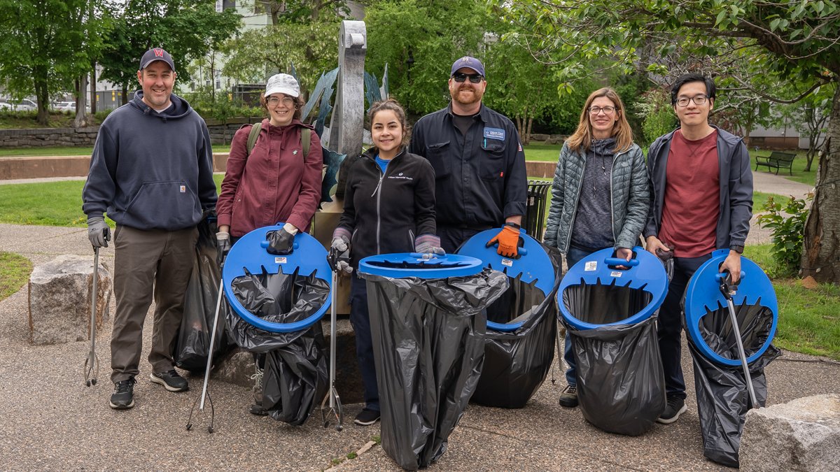 UMass Chan Medical School (@umasschan) on Twitter photo Today is the first day of the UMass Chan Days of Service. This morning <a href="/UMassChan/">UMass Chan Medical School</a> volunteers picked up trash at Winslow & Pleasant (Peace) Park in Worcester and planted 980 lettuce plants and 1,488 tomato plants for the Community Harvest Project. #UMassChanCares <a href="/UMass_Chan_OCGR/">UMass Chan – Community & Government Relations</a> Today is the first day of the UMass Chan Days of Service. This morning <a href="/UMassChan/">UMass Chan Medical School</a> volunteers picked up trash at Winslow & Pleasant (Peace) Park in Worcester and planted 980 lettuce plants and 1,488 tomato plants for the Community Harvest Project. #UMassChanCares <a href="/UMass_Chan_OCGR/">UMass Chan – Community & Government Relations</a>
