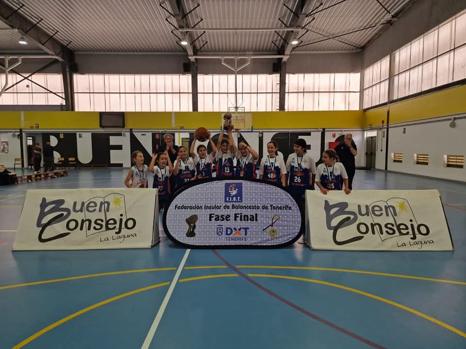 TenerifeCentral's tweet photo. 💙Ahora, el equipo minibasket disputará el Campeonato de Canarias de su categoría, a partir de este jueves en el Puerto de La Cruz. Mientras que las premini lo jugarán en junio en San Bartolomé de Tirajana.

#compromisocentral🧡💙 
#SienteElCentral https://t.co/7k2HaCNBEh