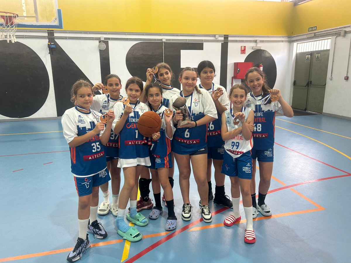 TenerifeCentral's tweet photo. 💙Ahora, el equipo minibasket disputará el Campeonato de Canarias de su categoría, a partir de este jueves en el Puerto de La Cruz. Mientras que las premini lo jugarán en junio en San Bartolomé de Tirajana.

#compromisocentral🧡💙 
#SienteElCentral https://t.co/7k2HaCNBEh