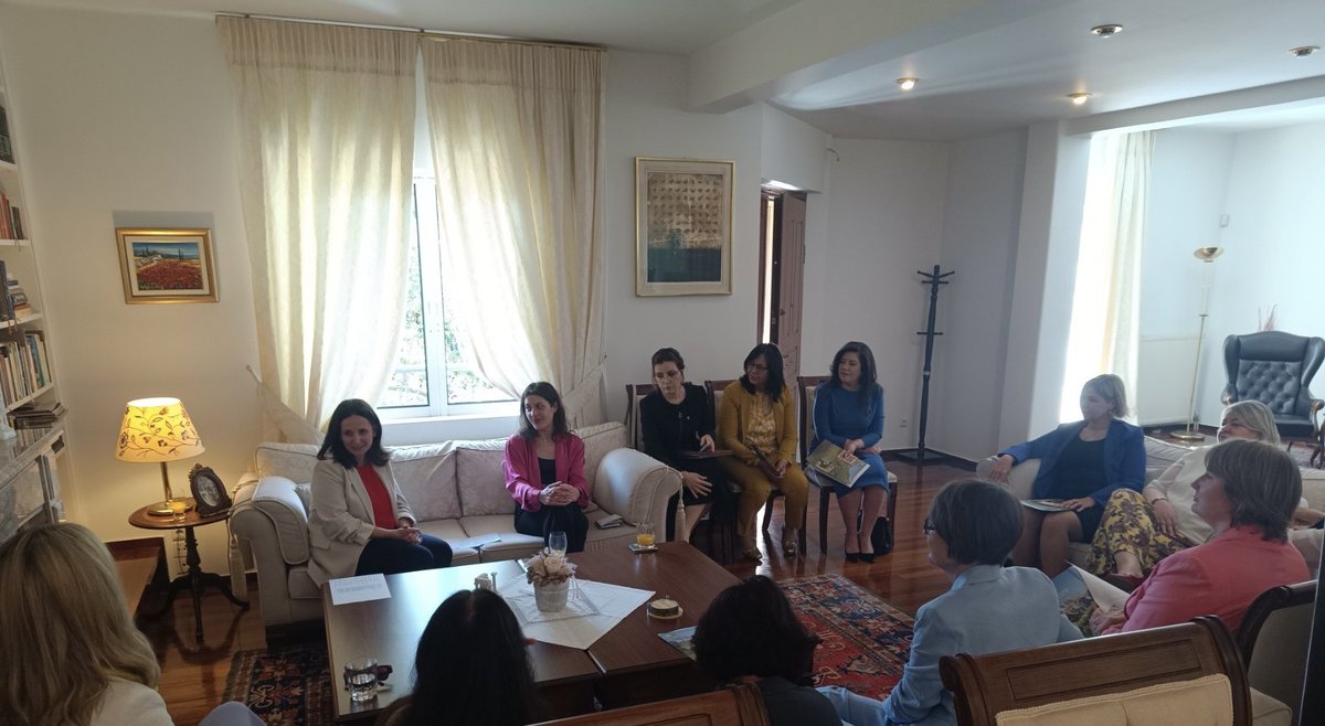 SLOinGRE's tweet photo. On the occasion of the UN World 🐝 Day, the Ambassador of 🇸🇮 in 🇬🇷@PozarTamara hosted the women Ambassadors and The Bee Camp for a
discussion about the importance of pollinators protection in the urban environment. Everyone can be part of the solution! 🌺 https://t.co/BpQKP35SwS