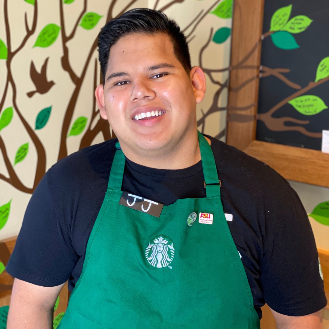 asuonline's tweet photo. JJ Mende Ceja is a first-gen college grad, Starbucks partner and now an #ASUOnline alum! Through the Starbucks College Achievement Plan, he’s earned his BA in liberal studies while working full-time.
Next stop: the classroom as a future educator in CA! https://t.co/iCOavoRMqt https://t.co/Lab5yPyJiY