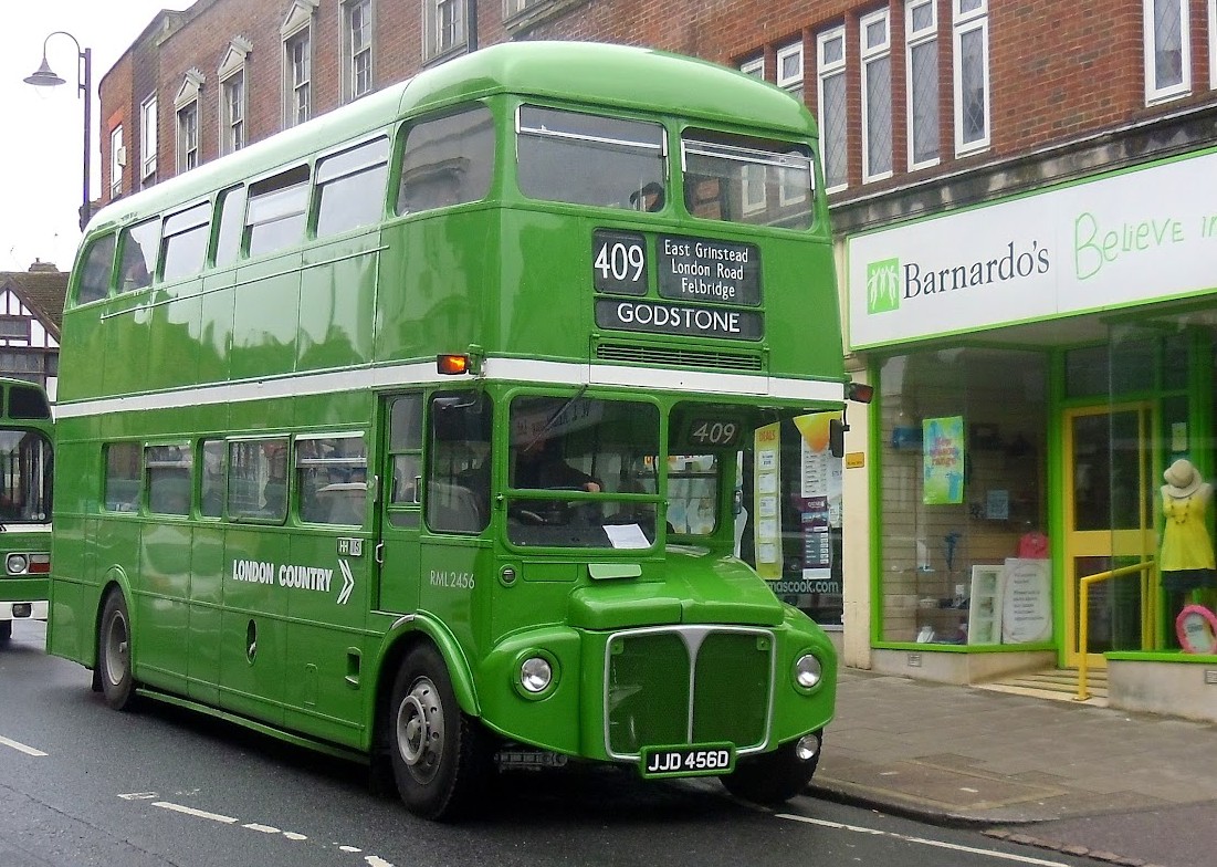 I wonder if @Metrobus would consider synchronising bus routes 409 and 410 at Godstone? The 409 to Caterham and 410 to Redhill get to Godstone a few minues apart, but the 410 leaves just before the 409 arrives, so people changing routes there have a long wait for the next one. 🤔