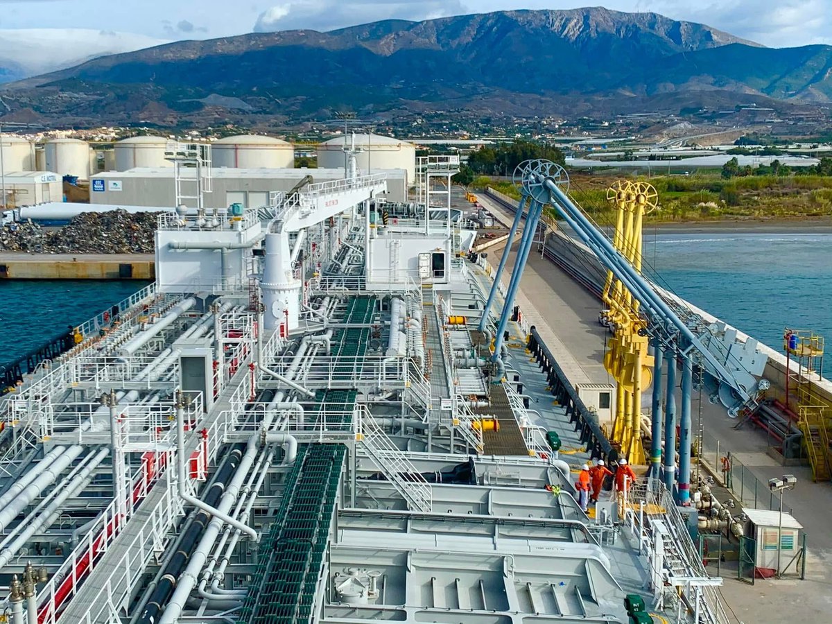 📊 El <a href="/puertodemotril/">Puerto de Motril</a> cierra abril como el mejor mes de su historia en el tráfico de mercancías con cas 300.000 toneladas, que hace que se consolide el crecimiento acumulado en este primer cuatrimestre de 2025. 
🚢⚓️📈
#BalanzaComercial
#crecimiento
#empleo