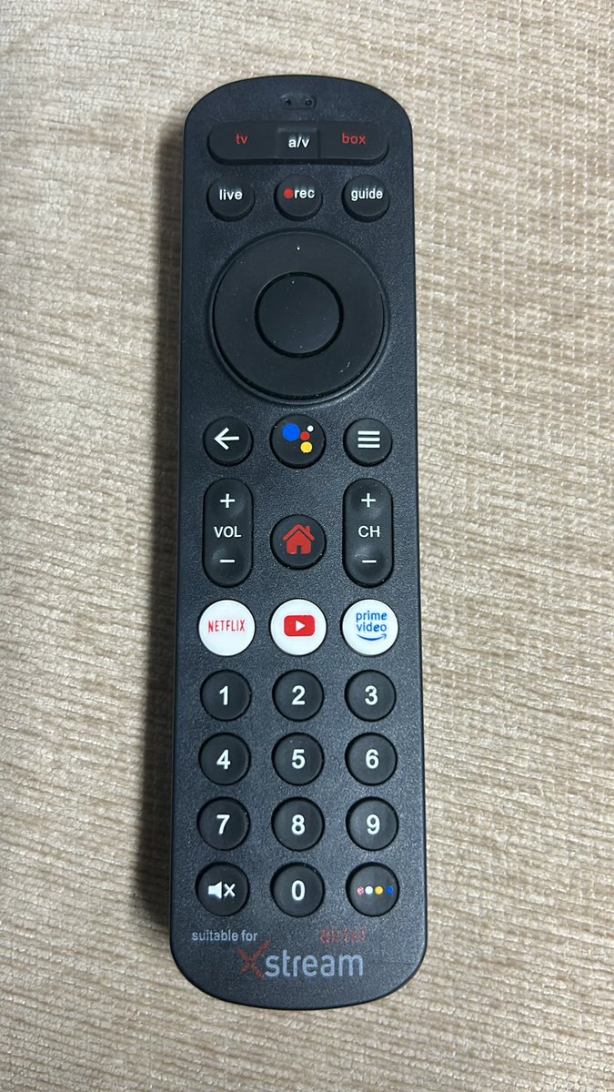 pankajssit's tweet photo. @airtelindia @Airtel_Presence @airtelnews I ordered a replacement remote for my Airtel DTH, and your team provided me a fake one. When I raised the complaint (140790011), the engineer told me that this is new remote and doesnt connect with TV and closed the request. 
#cheater https://t.co/7RPhhQp4lj