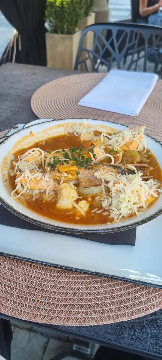 Joke1959's tweet photo. T´is niet op de Canebiére, maar hij smaakt toch even goed.#bouillabaisse #denengel https://t.co/MJBj05A4ob