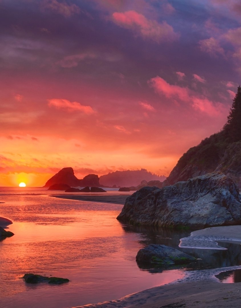 LoveSongs4Peace's tweet photo. The Little River meets ocean at sunset hour in Moonstone Beach, California, US  🇺🇸 https://t.co/e8fvbfcBrW